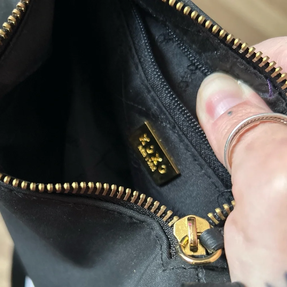 XOXO New York Elegant Black Shoulder Bag - Picture 10 of 10